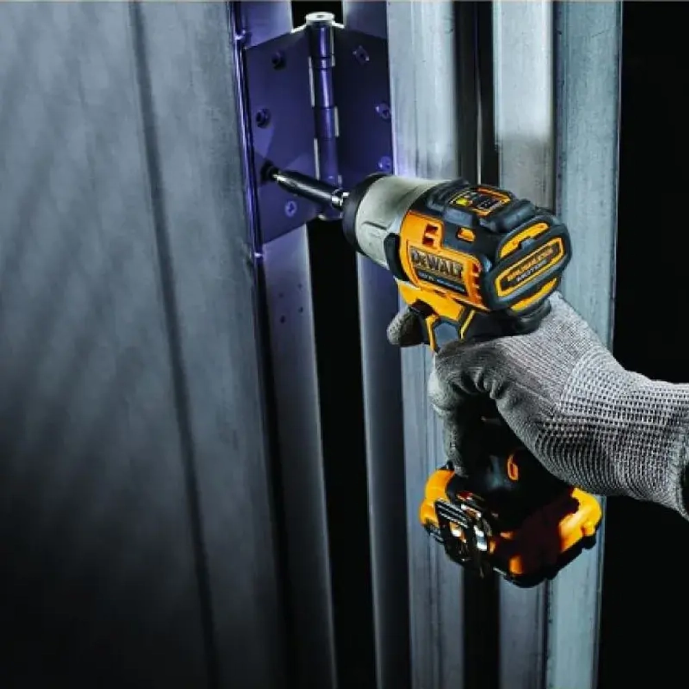 DeWalt DCF801D2-QW импульсный гайковерт (2 x 2 Ач, ЗУ)