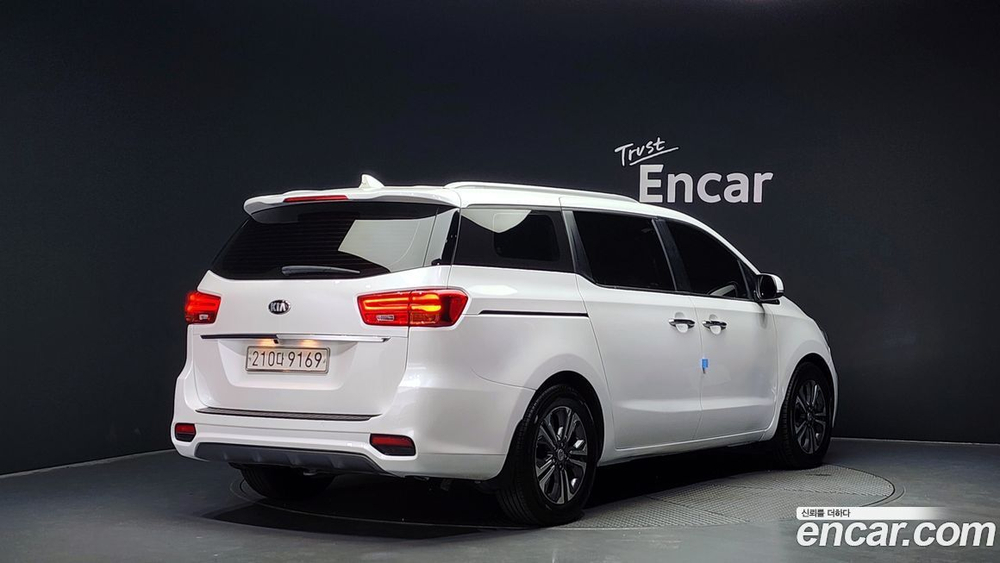 Kia The New Carnival (Sedona) 9-и местный Luxury (05.2020)