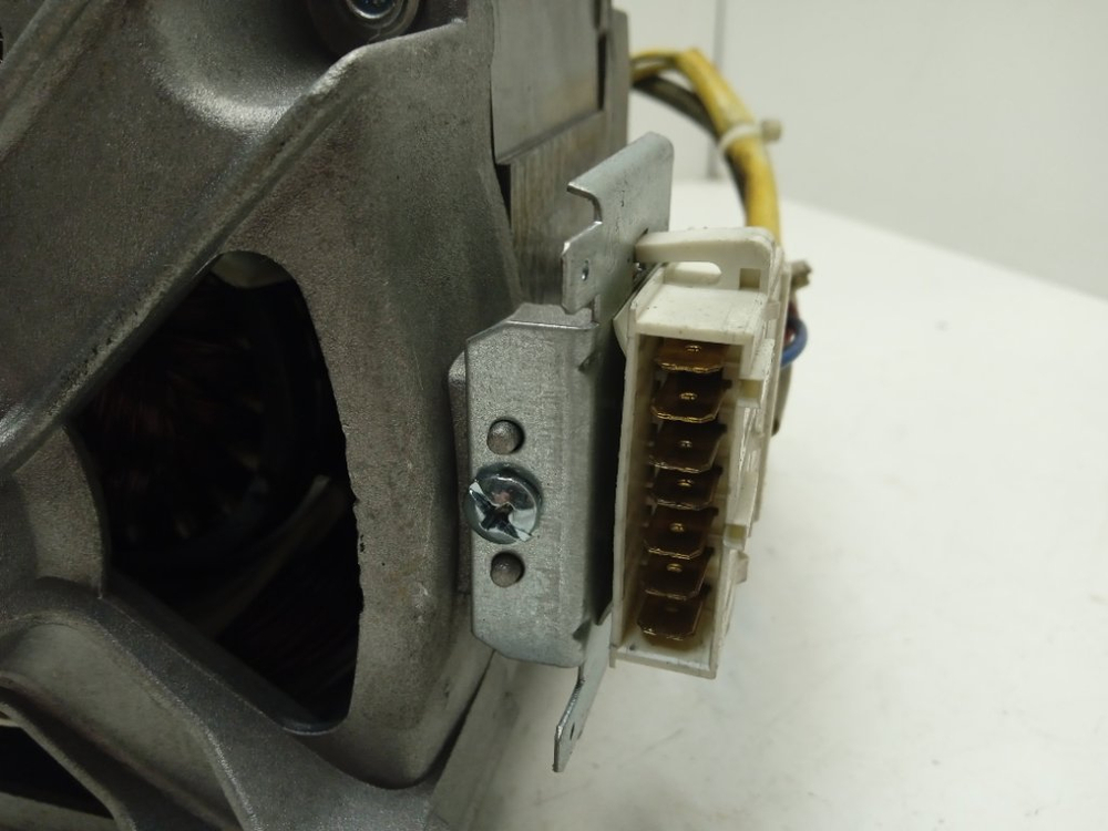 IWSE6125 кт128 Двигатель для стиральной машины Indesit 20120906WL006567 б/у