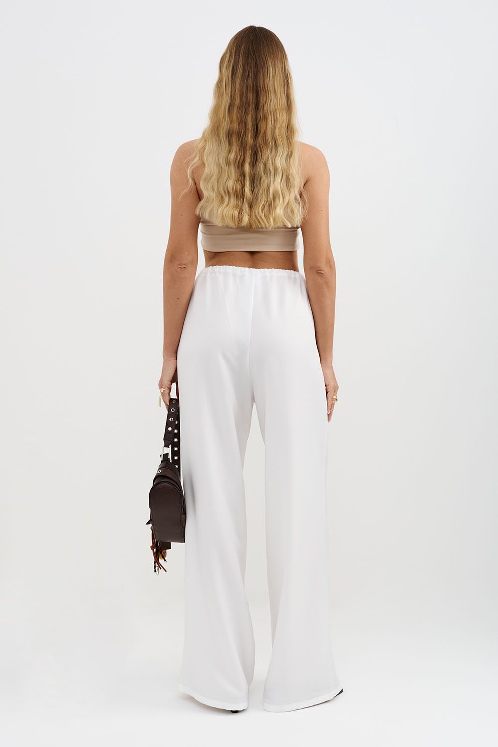 Брюки свободные на резинке белого цвета