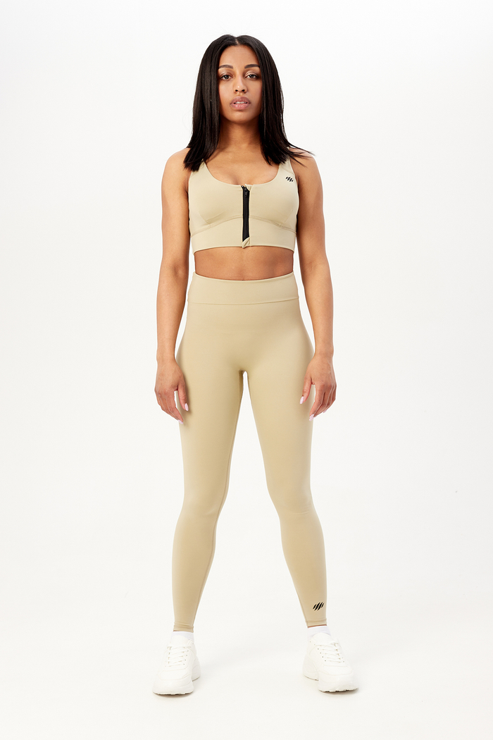 Топ на молнии и перекруткой на спине