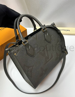 Серая сумка Louis Vuitton Onthego PM с узором монограм