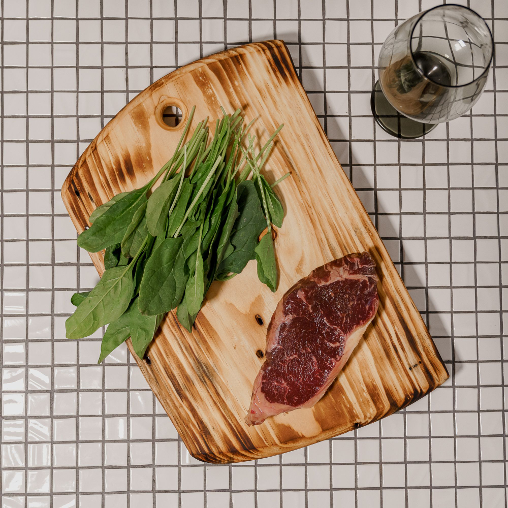 Разделочная доска из спила Сибирского кедра