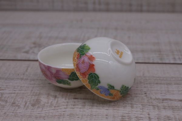 Чашка белая с цветами, фарфор , 30мл