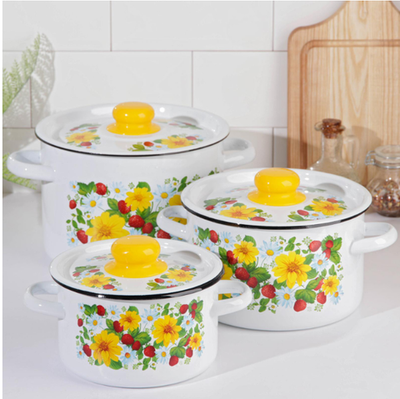 Набор кастрюль эмалированных «Земляника», 3 предмета: 1,5 л, 2,9 л, 4,5 л, цвет белый