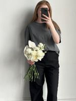 Свадебный букет из белых роз, диантусов и антуриума