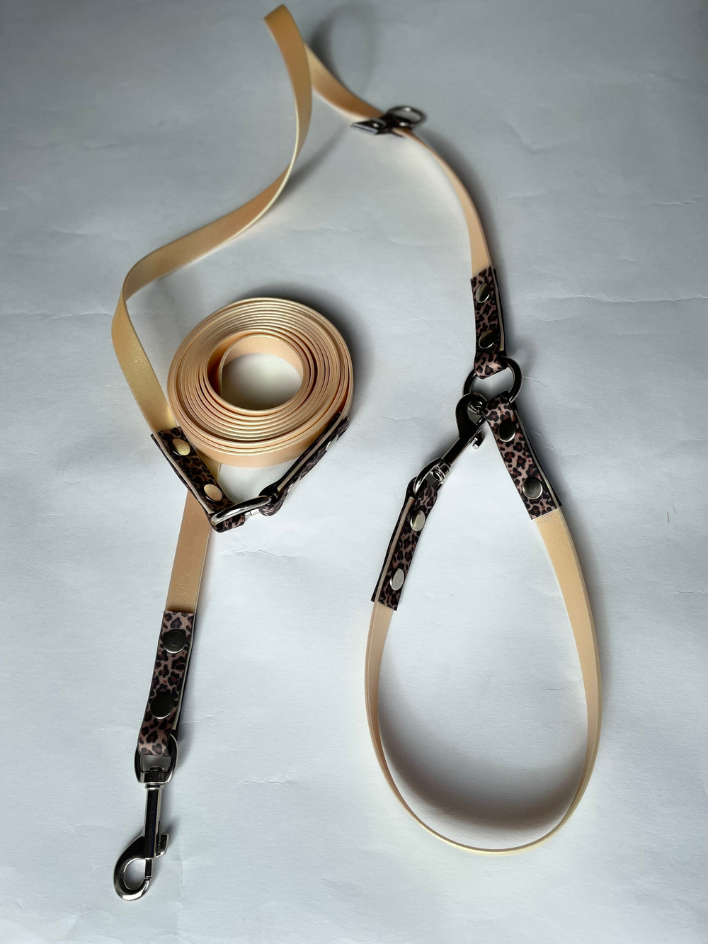 Перестежка для собак, Биотан водонепроницаемый поводок , 15 мм, 3м, золотой шимер и леопард