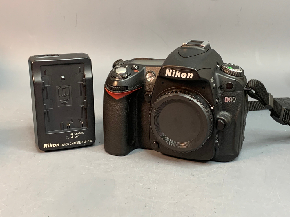 Nikon D90 Body 5.995 Кадров