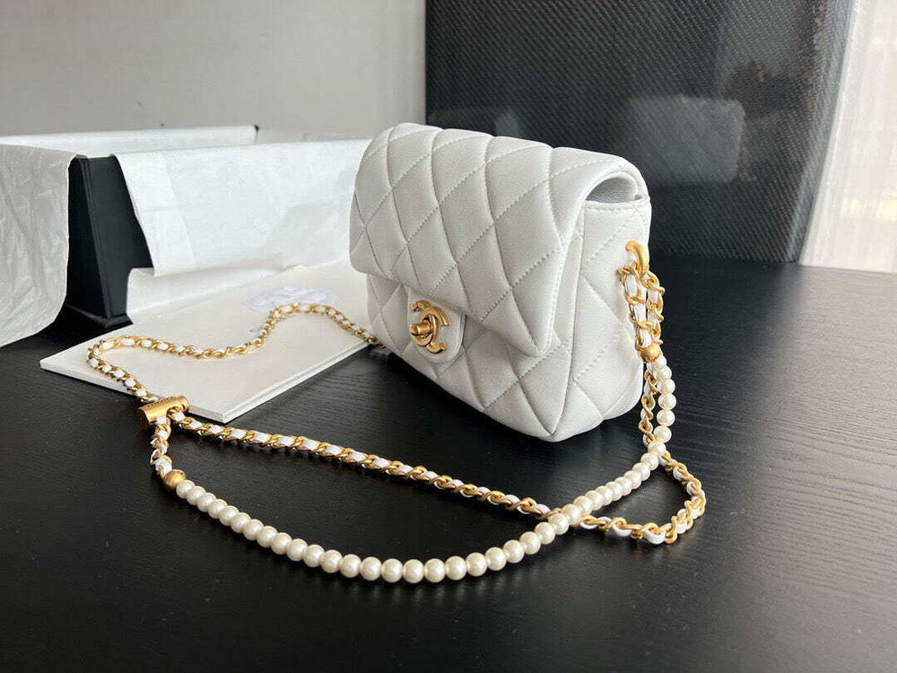 Chanel Flap 18 cm