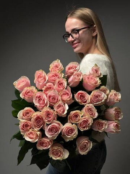 Букет из 35 розовых роз под ленту