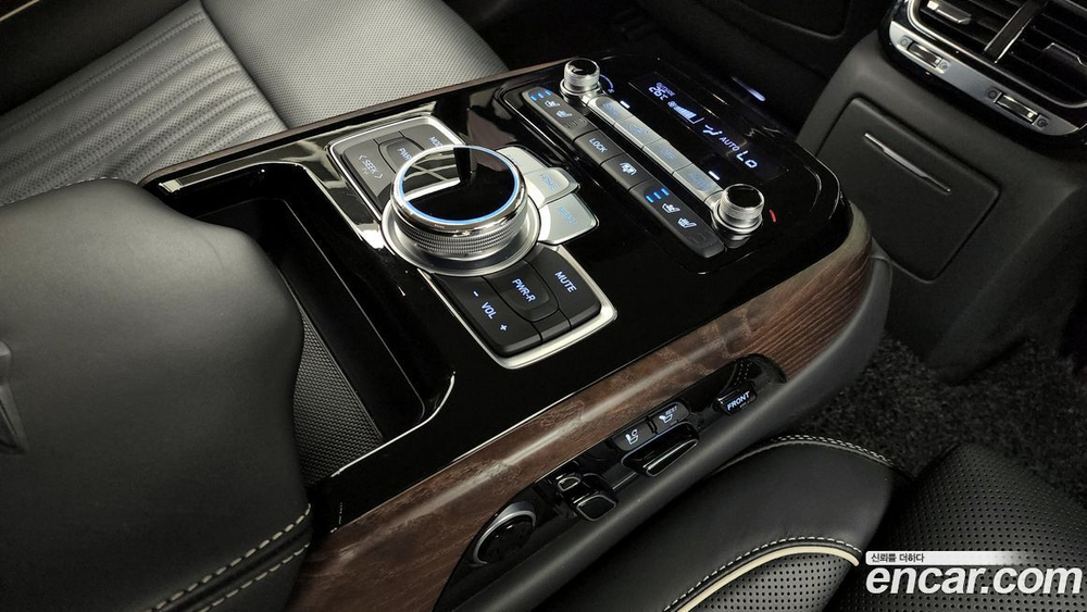 Genesis G90 3.8 AWD (08.2020)