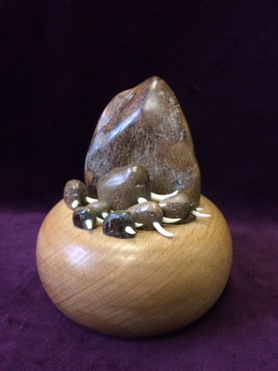 Миниатюра "Семья мамонтов", кость мамонта