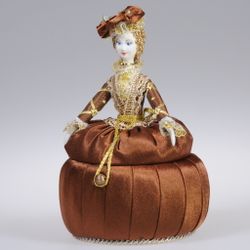 коричневый