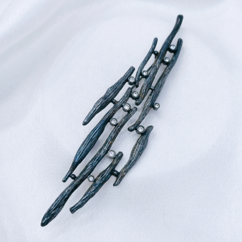 "Кливия" брошь в серебряном покрытии из коллекции "Классика" от Jenavi с замком булавка