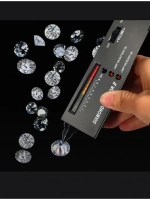 Серьги с муассанитами