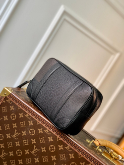 Louis Vuitton Pochette Kasai