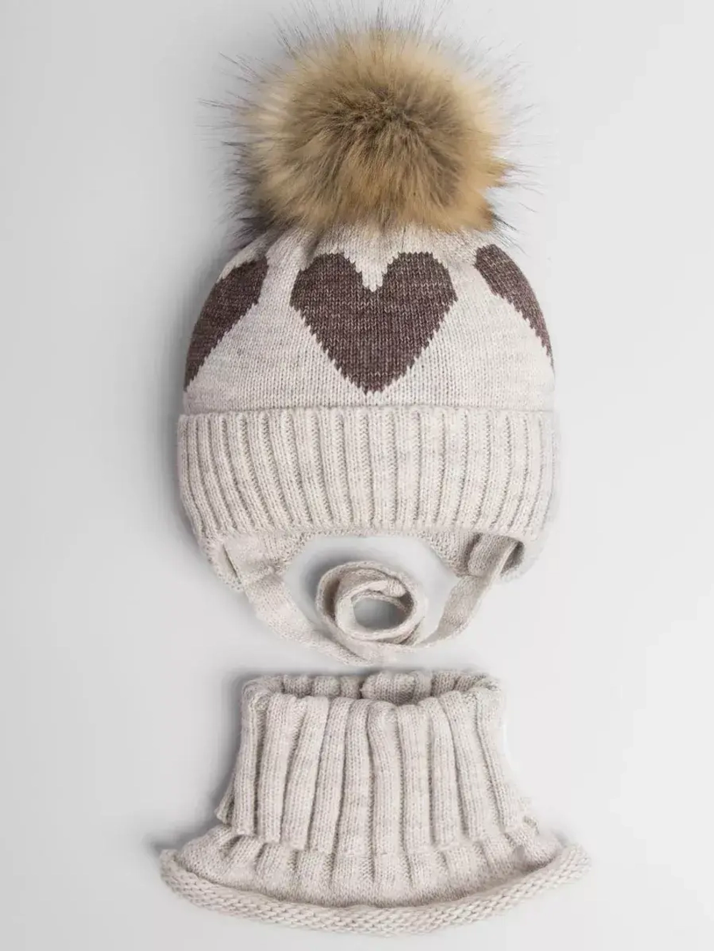 Шапка детская зимняя и манишка