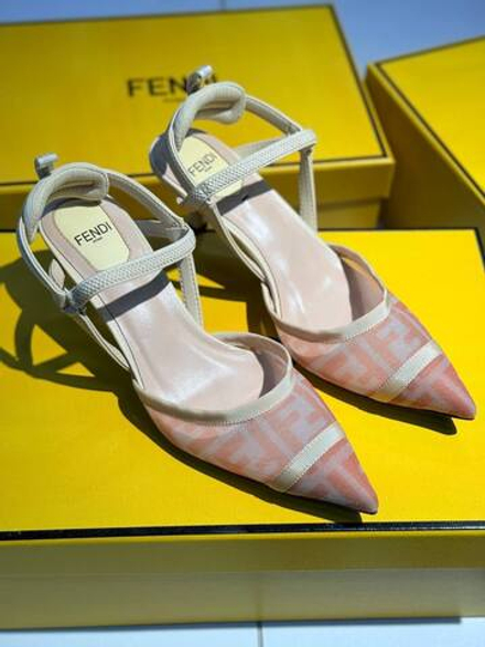 Босоножки Fendi