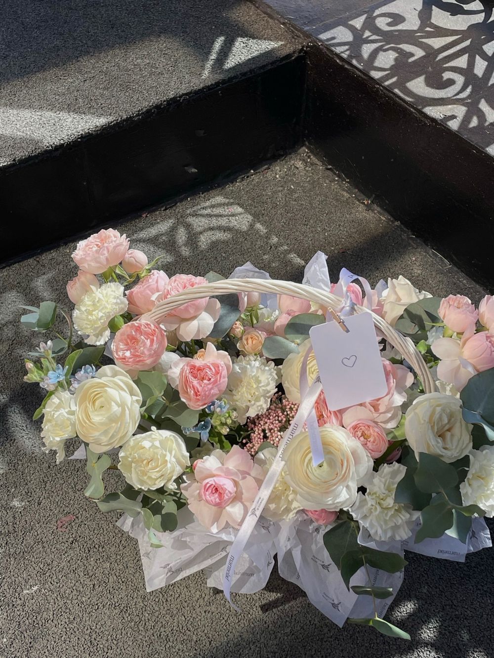 Цветочная корзина в розово- белой гамме!