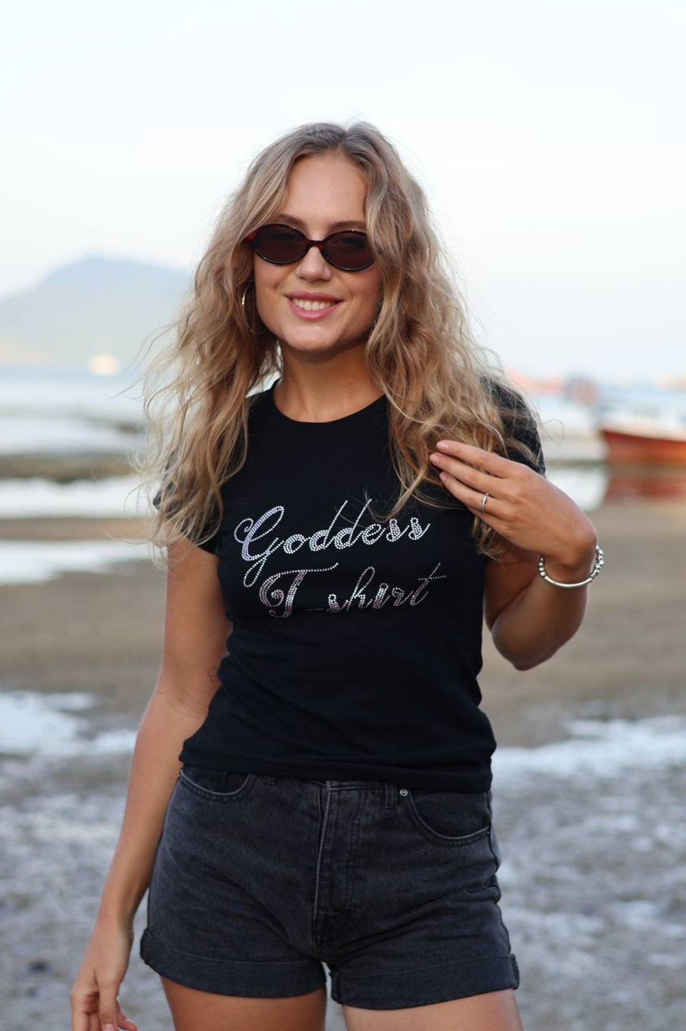 Футболка со стразами черный