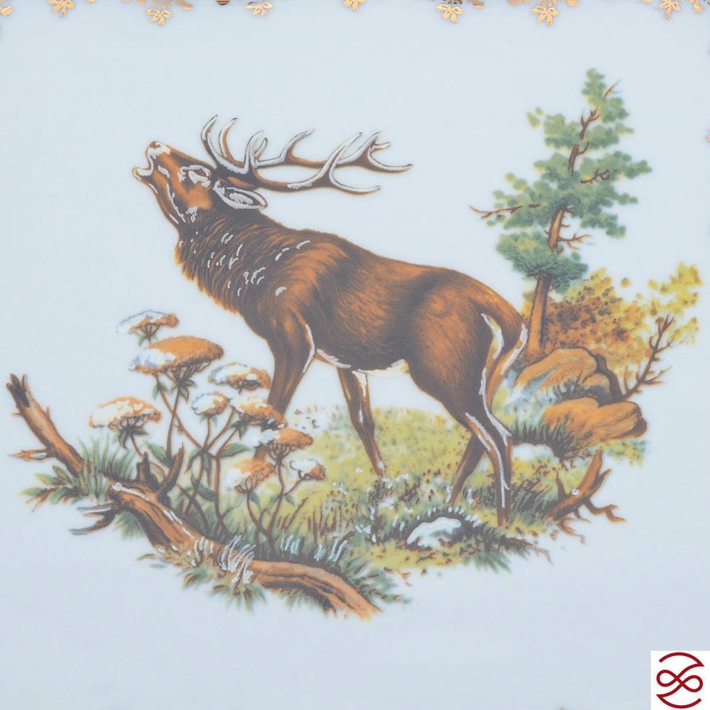 Блюдо квадратное на ножке Queen's Crown Aristokrat Охота бежевая 30*25 см