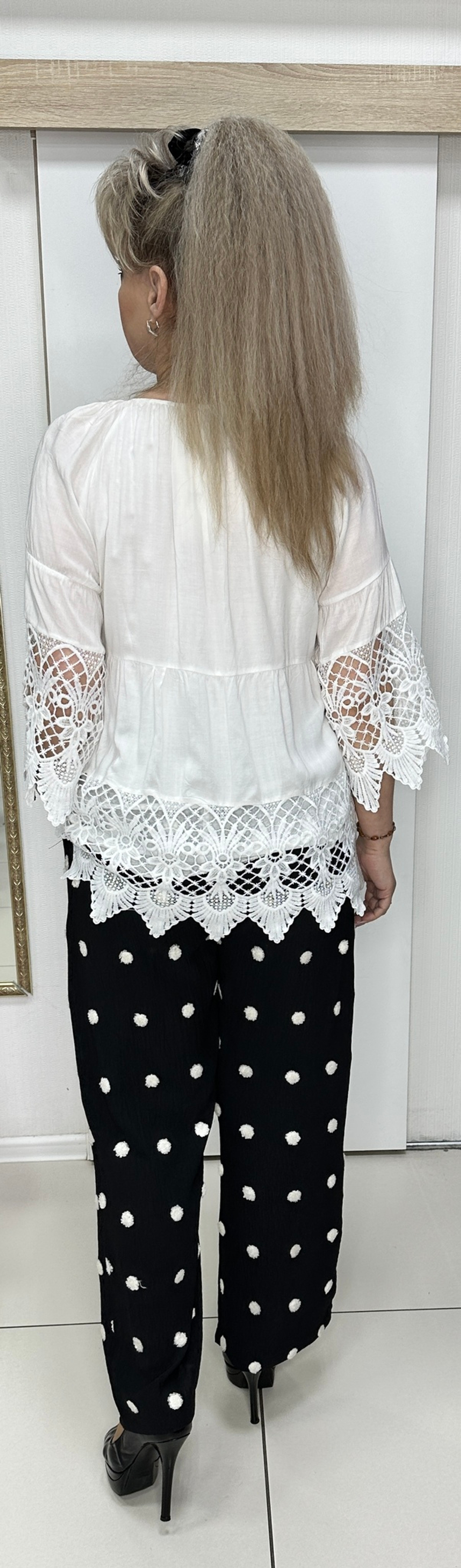 Белый нарядный блузон с ажуром