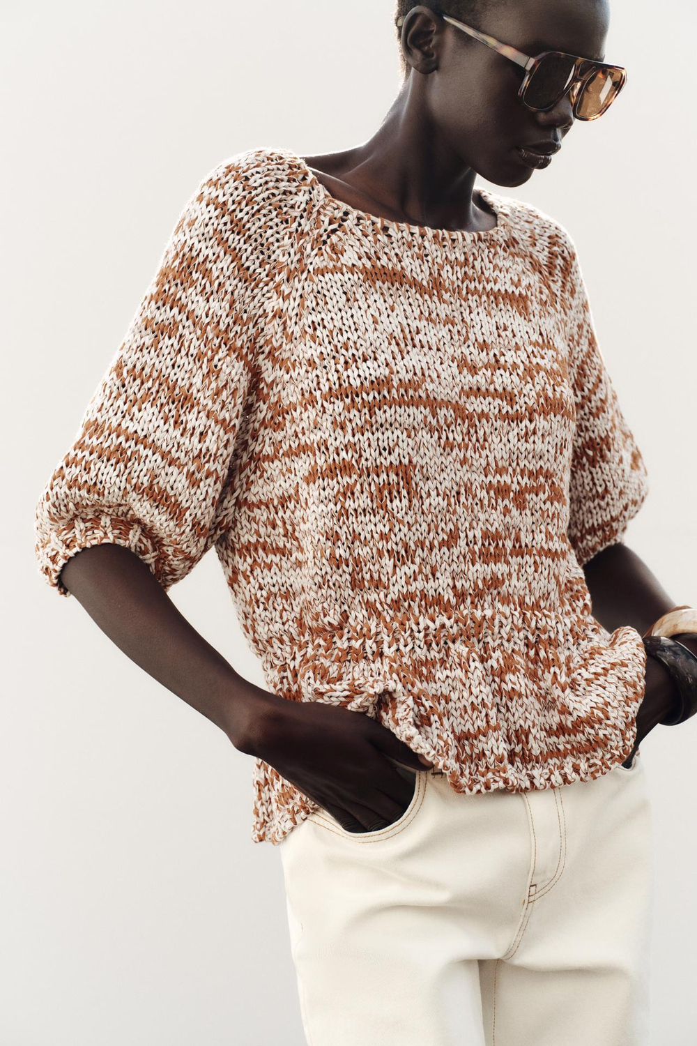 ZARA ТРИКОТАЖНЫЙ СВИТЕР С КОНТРАСТНОЙ БАСКОЙ, КОРИЧНЕВЫЙ/БЕЛЫЙ