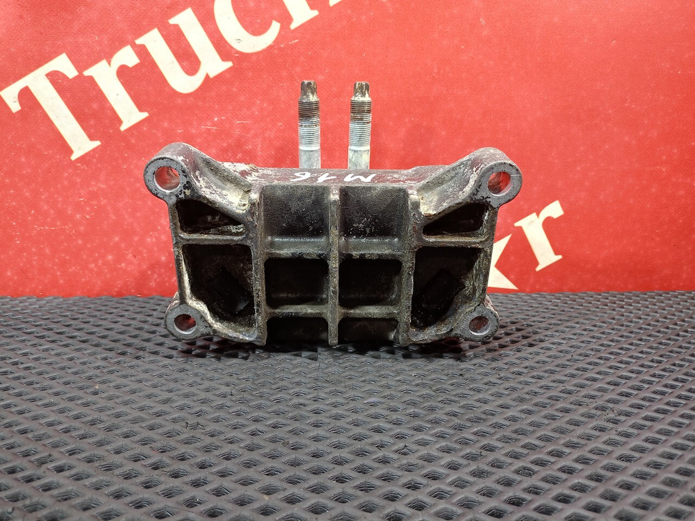 Подушка двигателя задняя