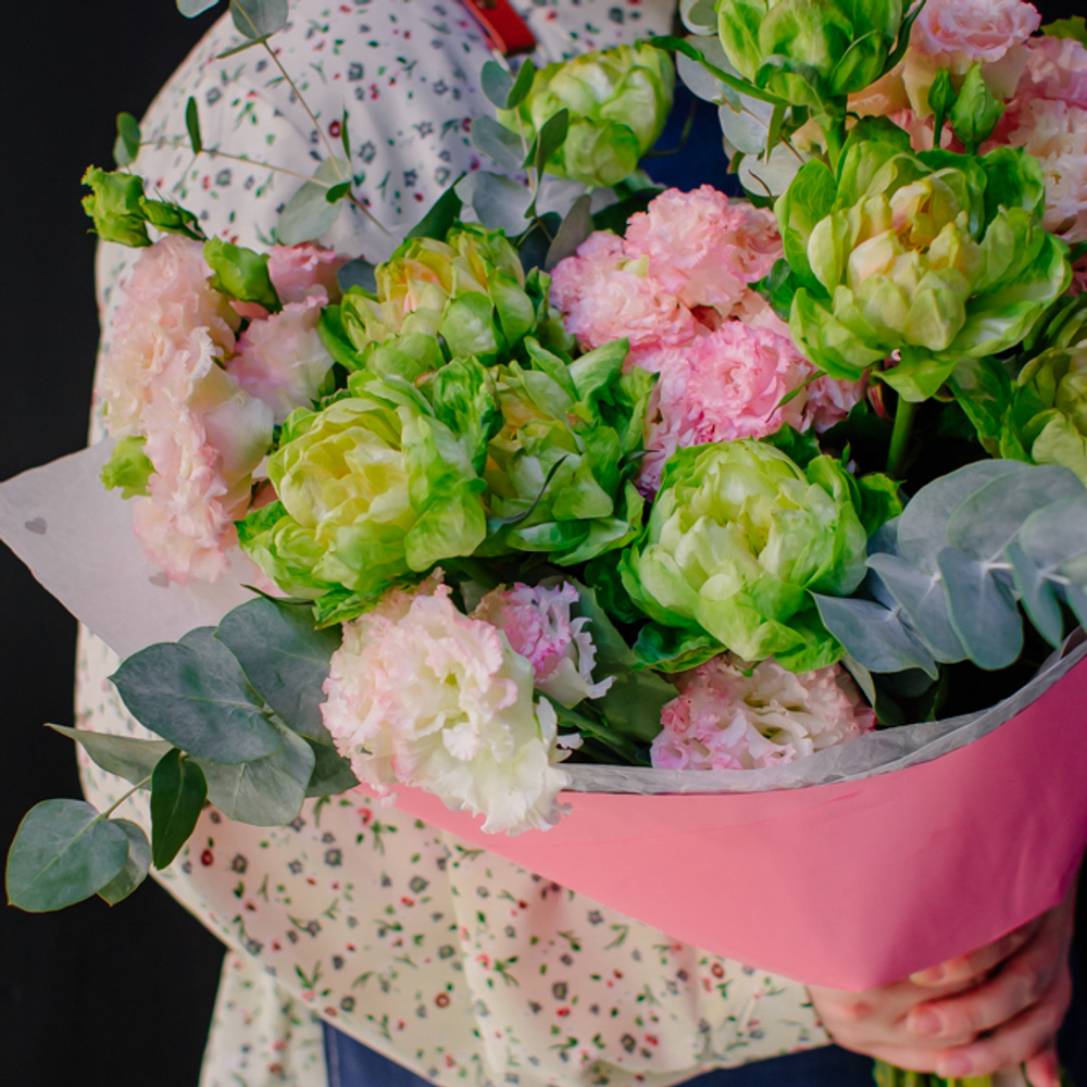 25. Эффектный тропический букет в современном стиле