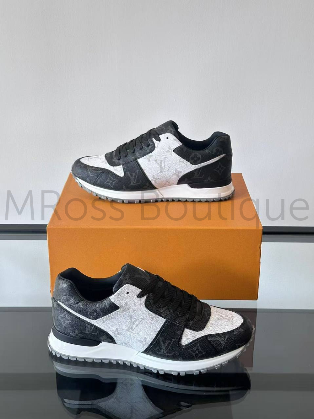 Мужские кроссовки Louis Vuitton Run Away черно-белые с логотипом