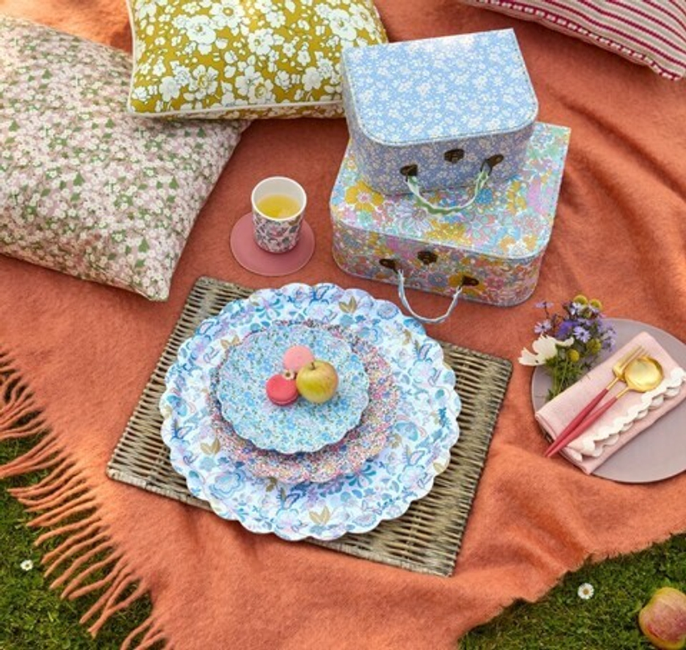 Тарелка большая многоразовая "Liberty of London" 1 шт. (диам. 25см) розово-синий принт