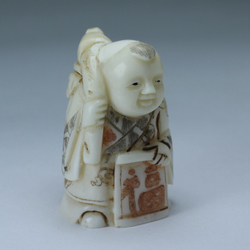 Нэцкэ Мальчик монах с мешком и иероглифом "счастье"