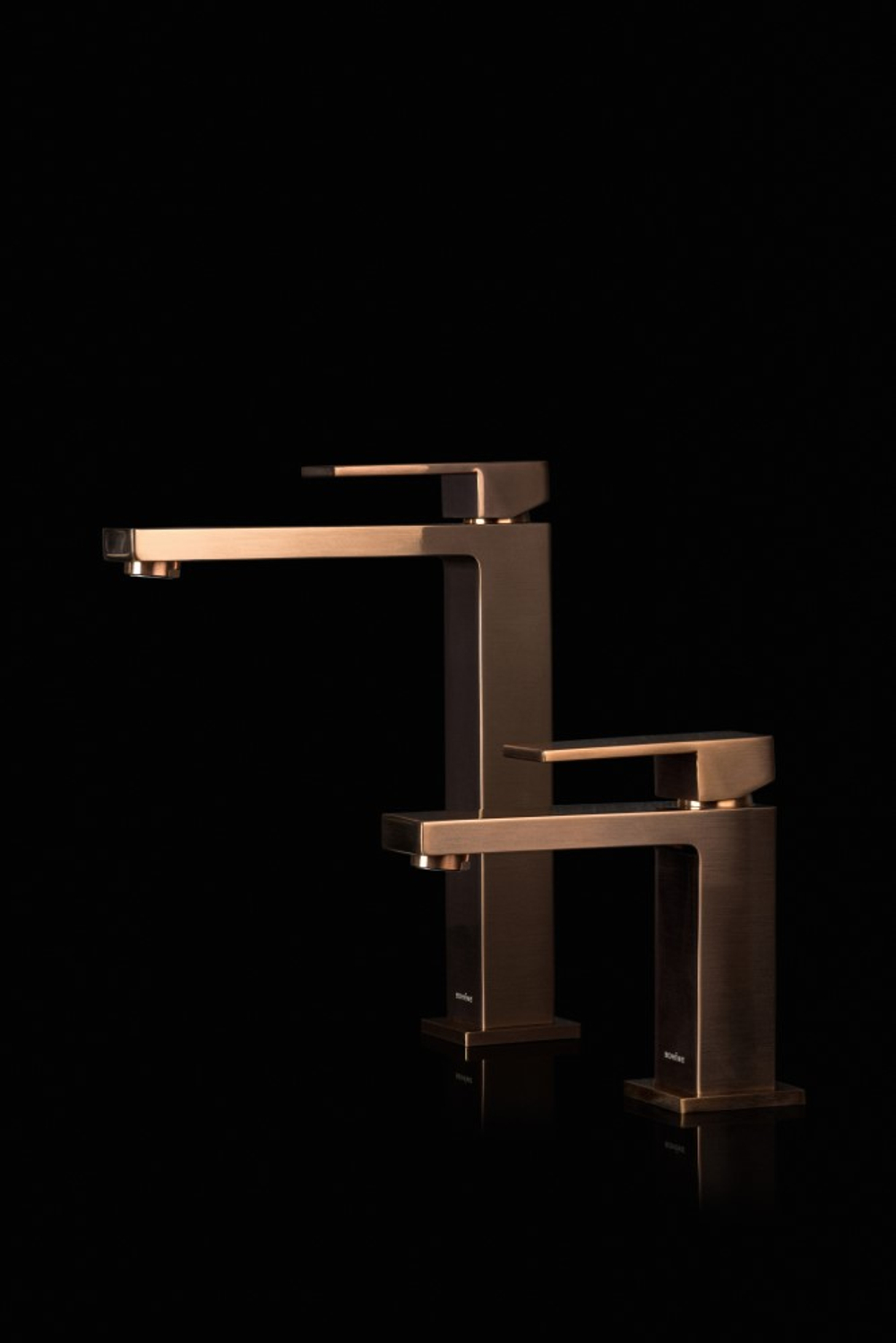 Смеситель для умывальника высокий Qubic Copper Brushed