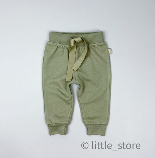 Штанишки из футера с начесом "Сказочное путешествие" оливковые