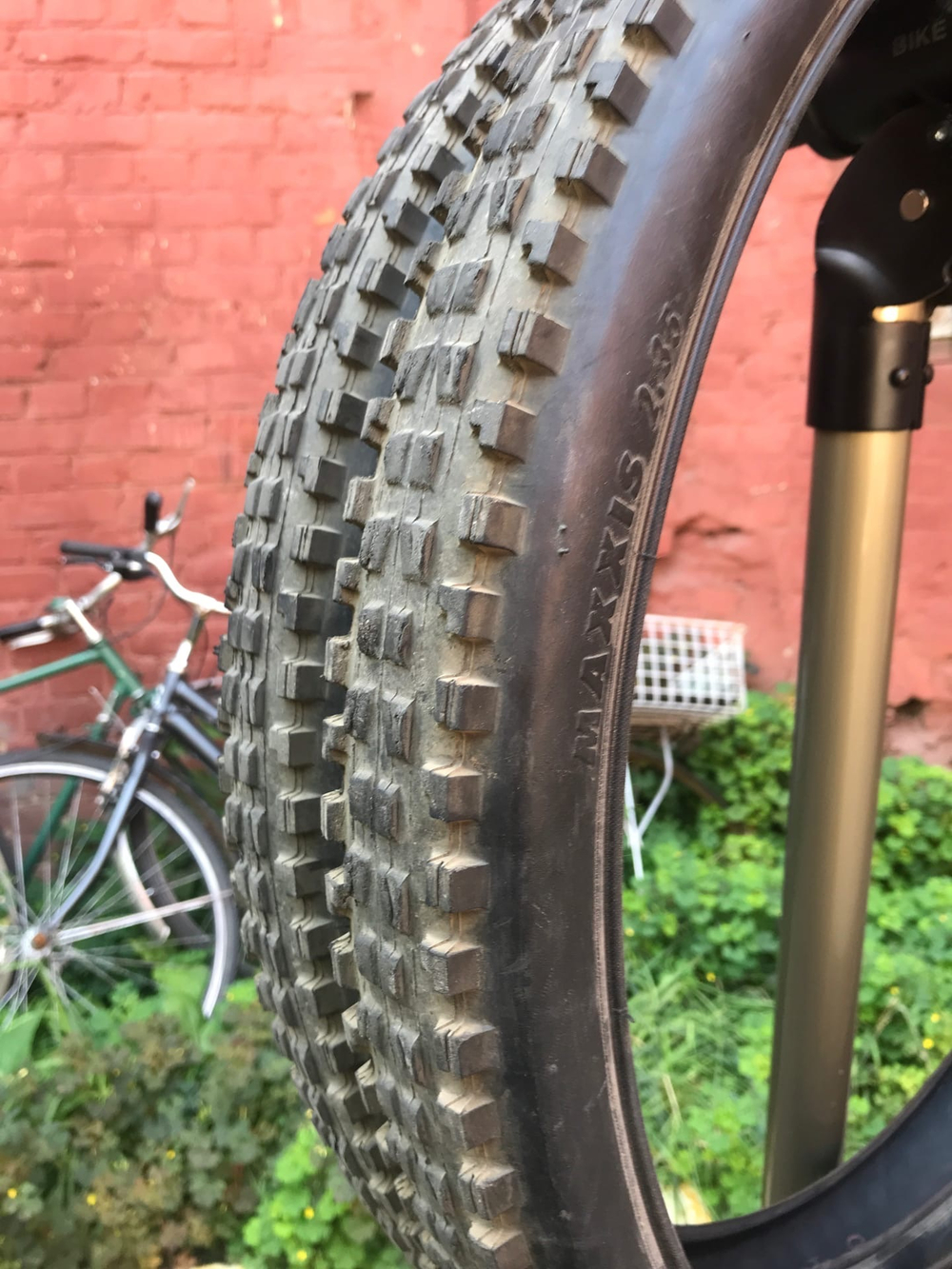 Покрышка Maxxis Minion DH super traky st Front 26x2.35  Б/У