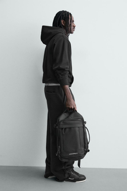 ZARA РЮКЗАК ИЗ ВЫСОКОТЕХНОЛОГИЧНОЙ ТКАНИ ДЛЯ ПУТЕШЕСТВИЙ, ЧЕРНЫЙ