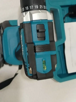 Аккумуляторная дрель-шуруповерт Макита с набором