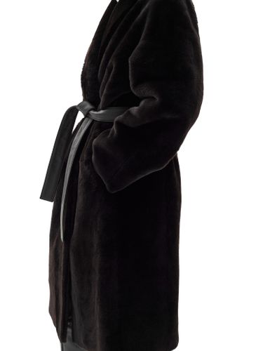 Двусторонняя дубленка шоколадного цвета с поясом