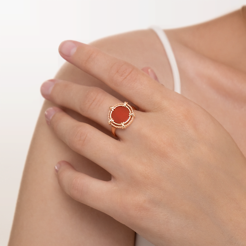 Кольцо из красного золота с сердоликом