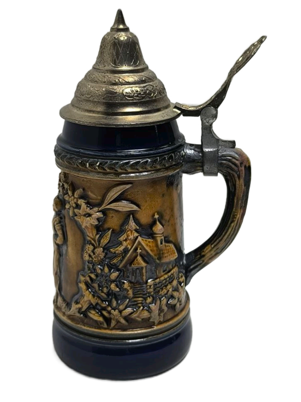 Кружка пивная миниатюрная, украшенная сценой флирта