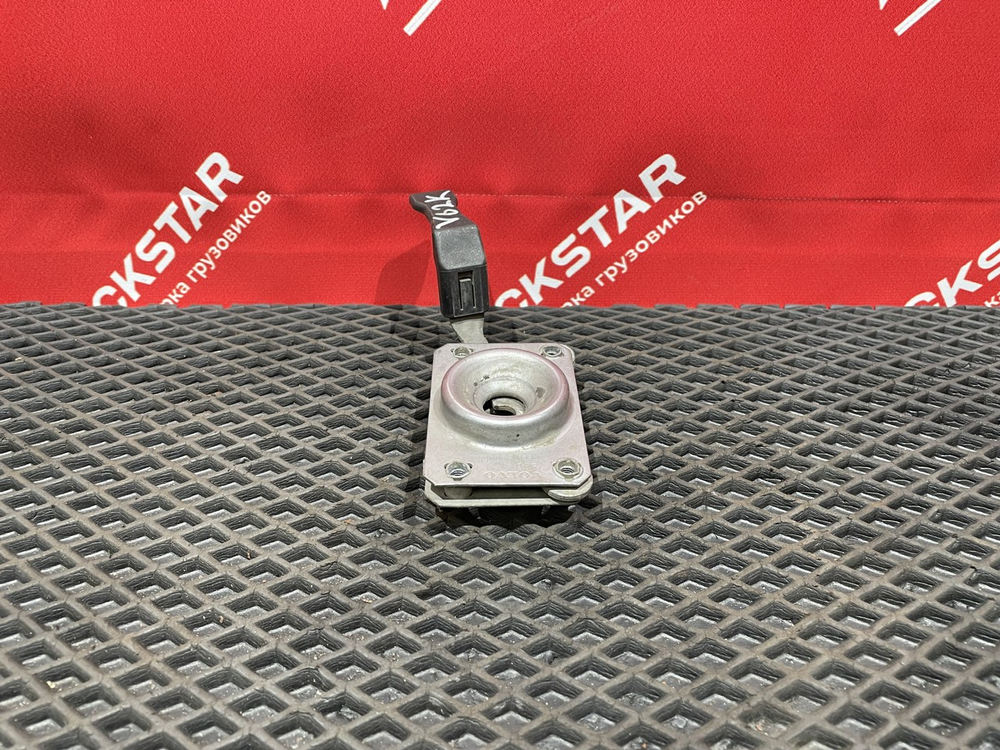 Замок капота