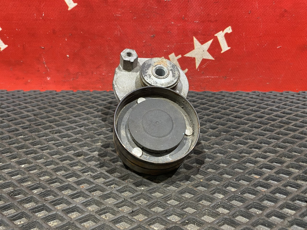 Ролик натяжитель приводного ремня