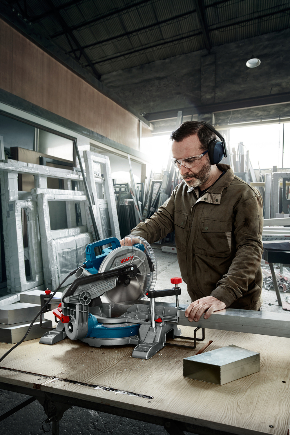 Торцовочная пила GCM 216 BOSCH 0601B33000