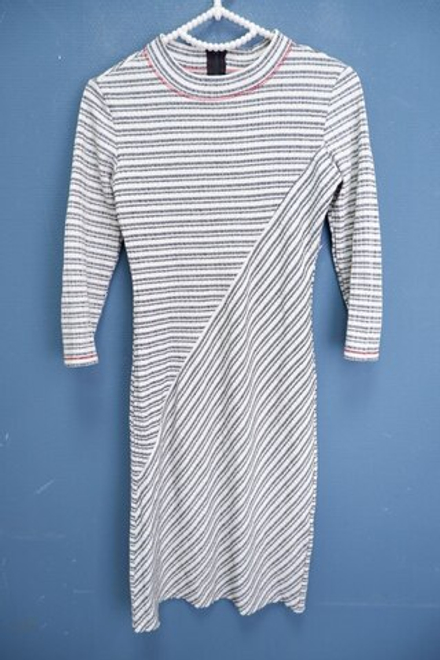 Платье оригинальное 40 размер