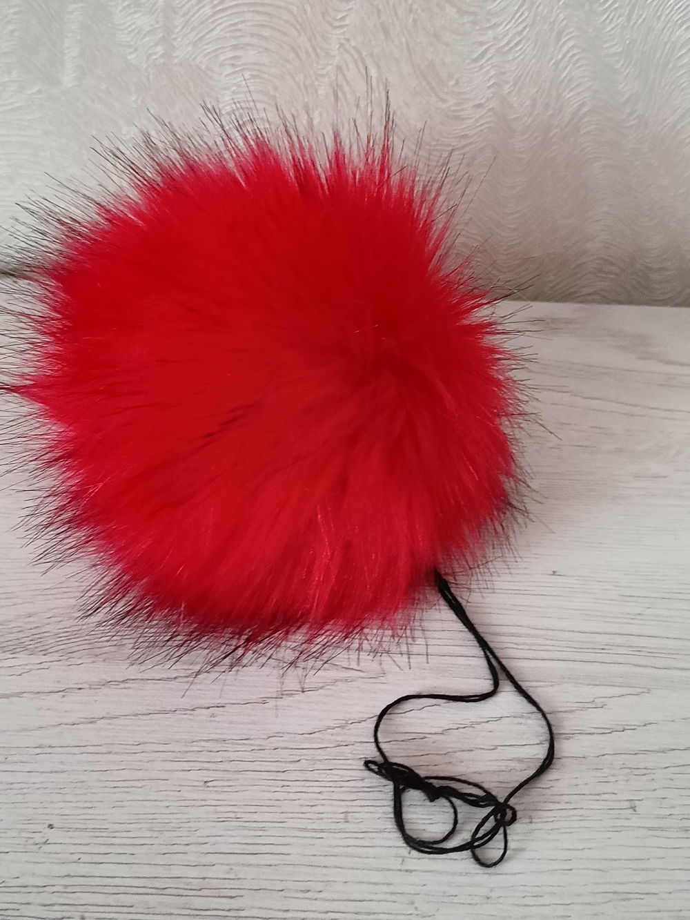 Помпон из искусственного меха, цвет: Красный с черными кончиками