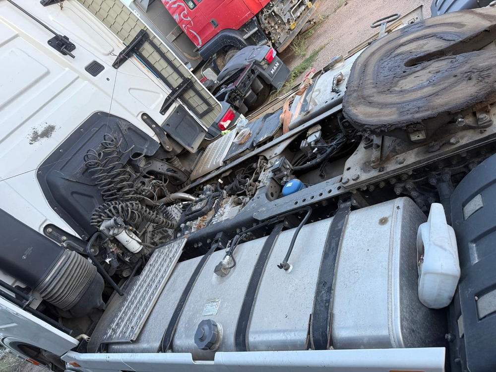 Shacman (Shaanxi) SX* 4x2 Седельный тягач SX4188YY381 (Дизельный, 12,5 л, 473 л.с., АТ)
