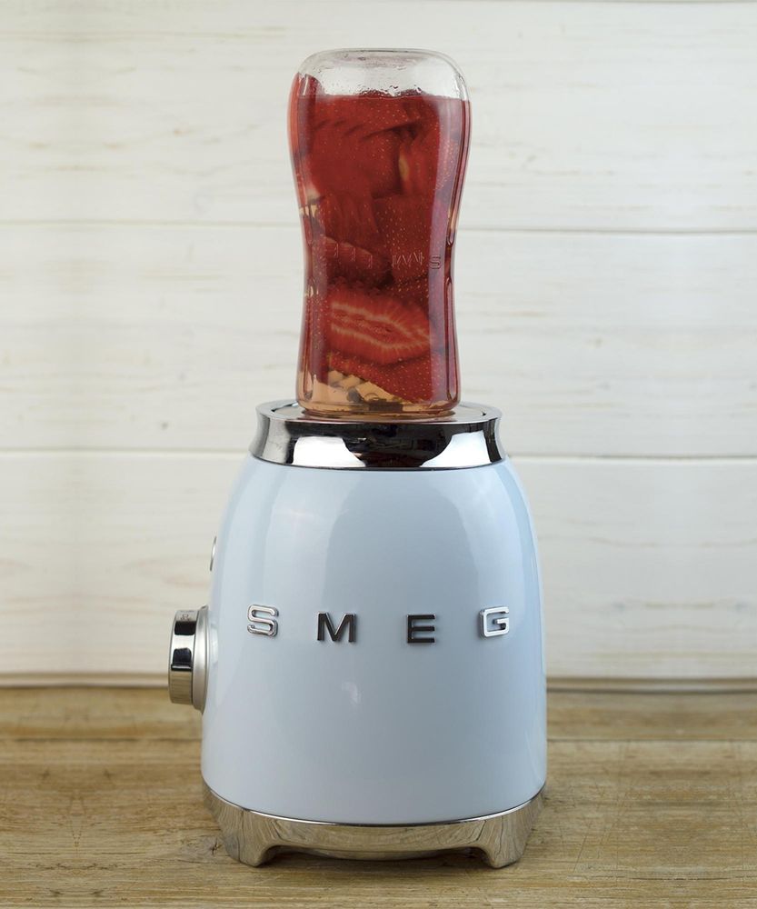 Smeg Bottle-To-Go Переносной контейнер: смешай и возьми с собой