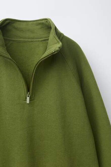ZARA ОДНОТОННАЯ ТОЛСТОВКА С НАШИВКОЙ, ЗЕЛЕНЫЙ