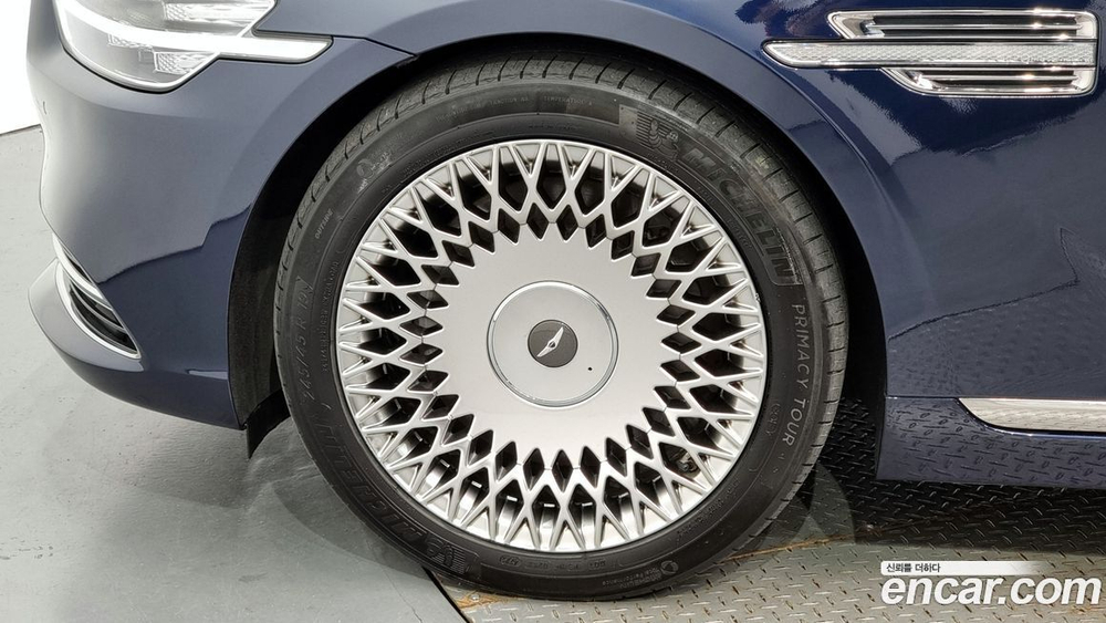 Genesis G90 5.0 AWD (04.2021)