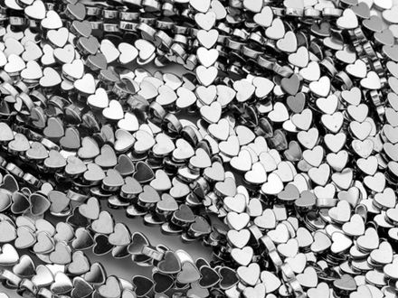 Нить гематитовых бусин "Сердце" 6мм